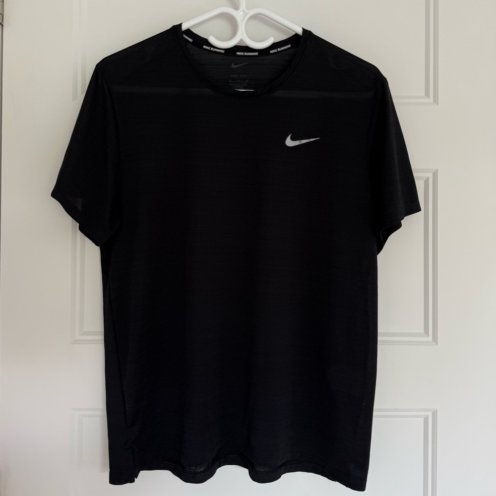 NIKE MEDIUM MEN'S BLACK SHORT SLEEVE TEE DRI-FIT